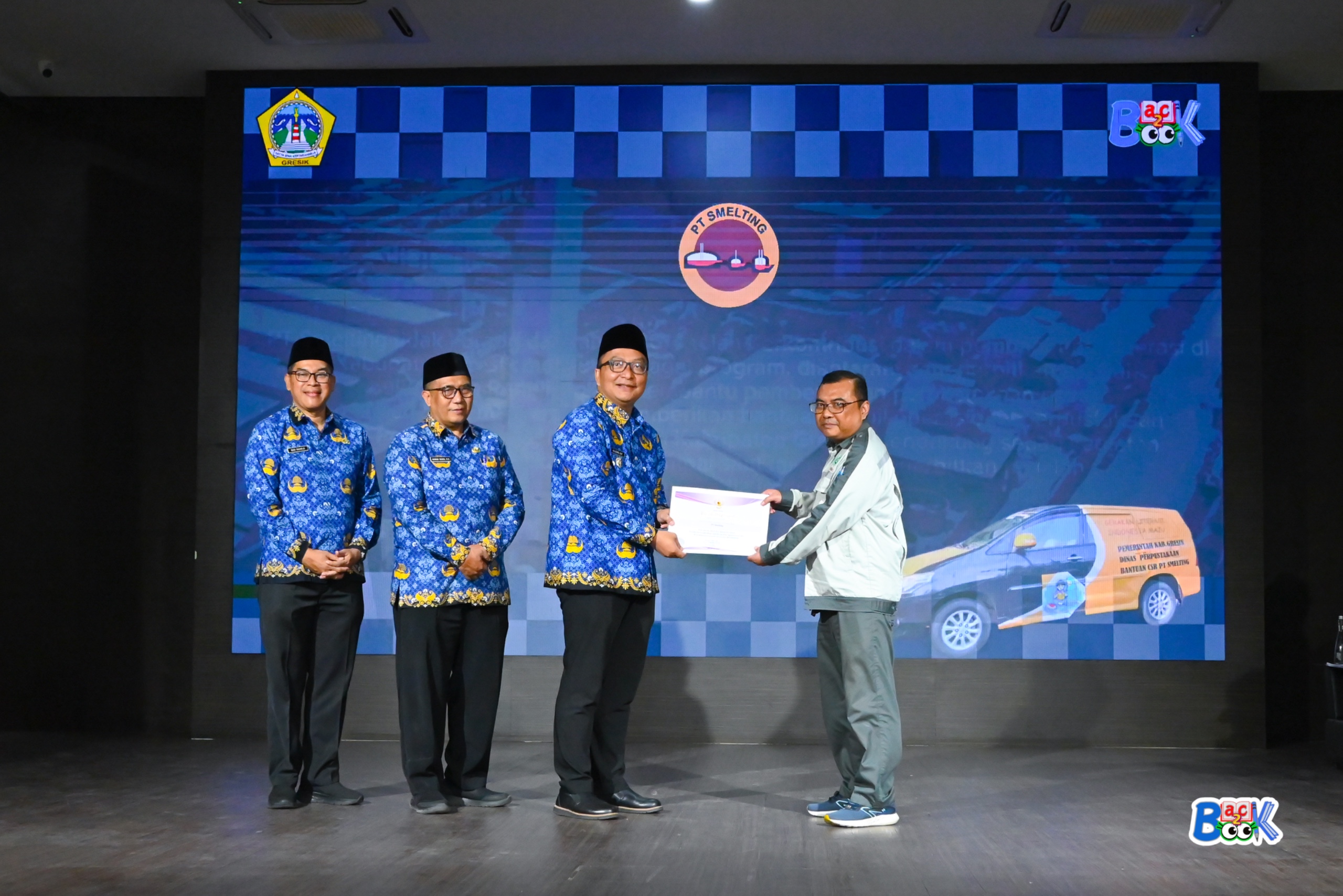 Pemberian Penghargaan kepada PT Smelting oleh Wakil Bupati